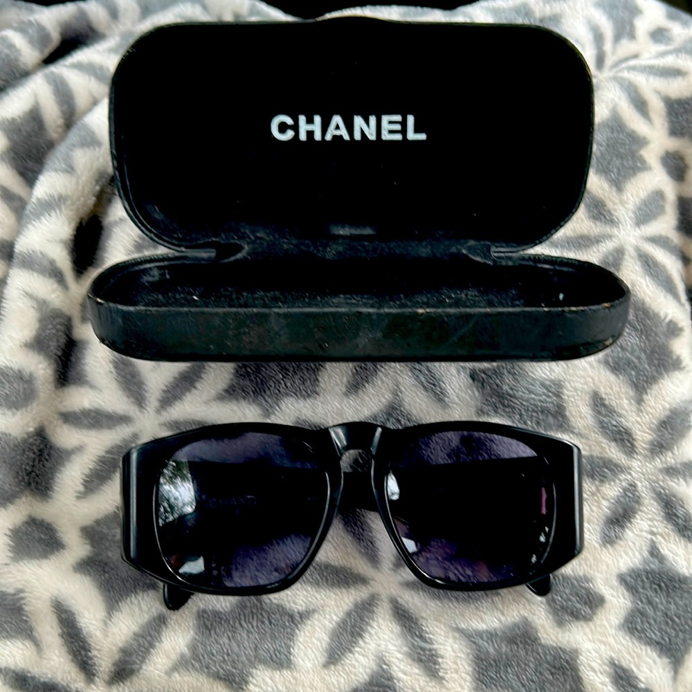 AUTHENTIC Vintage CHANEL sunglasses. Very small in size, can be adjusted. Black.
